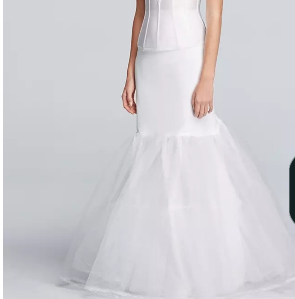 David's Bridal White Pettiecoat XS